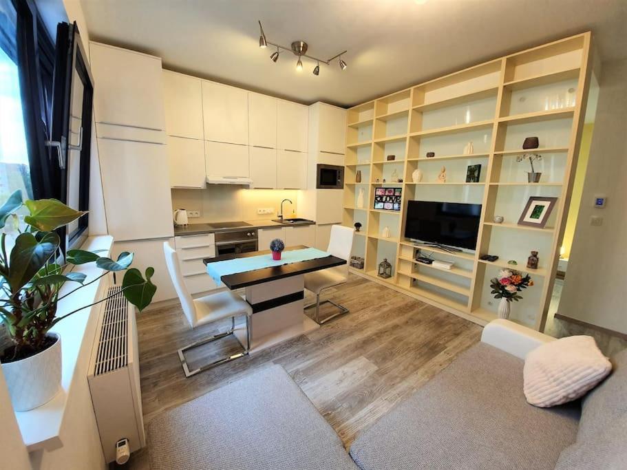 Comfy & Stylish Flat In The City Centre + Parking Pressburg Exterior foto